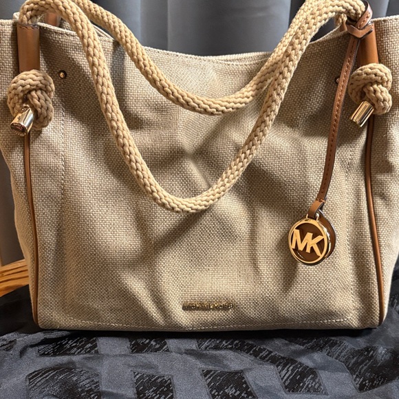 Michael Kors Beige Shoulder Bag with Rope Handles comes with dust bag - Picture 4 of 14